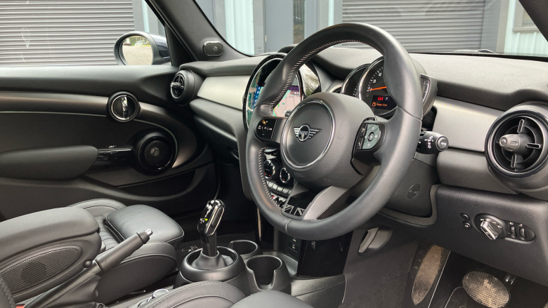 MINI Hatchback 1.5 Cooper Exclusive 5dr Auto [Comfort/Nav Pack] Petrol Hatchback